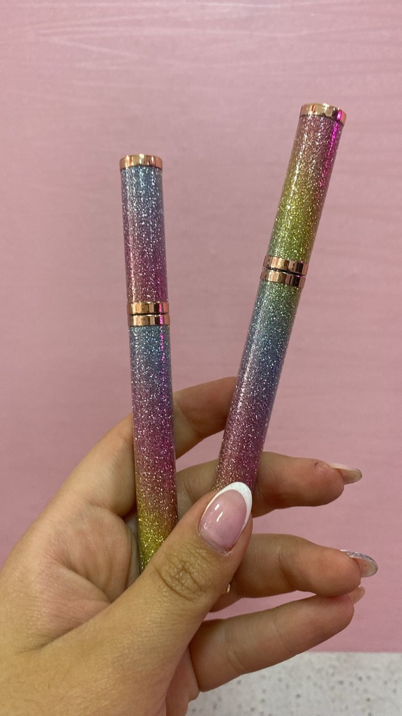 Delineador Kiss Ofra A Prueba de Agua Escarchado