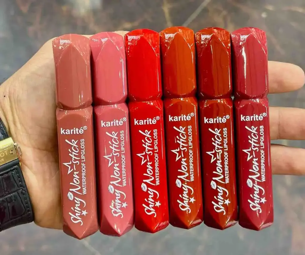 LABIAL 24H RESISTENTE AL AGUA KARITE