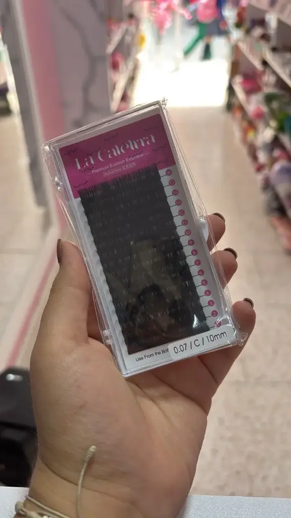 Pestañas pelo a pelo La Catelrra