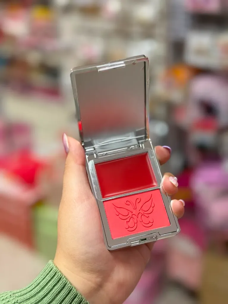 VIBRANT BLUSH ENCHANTÉ X MANU G