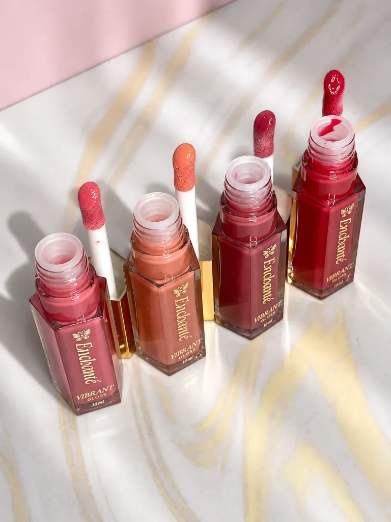 VIBRANT GLOSS ENCHANTÉ X MANU G