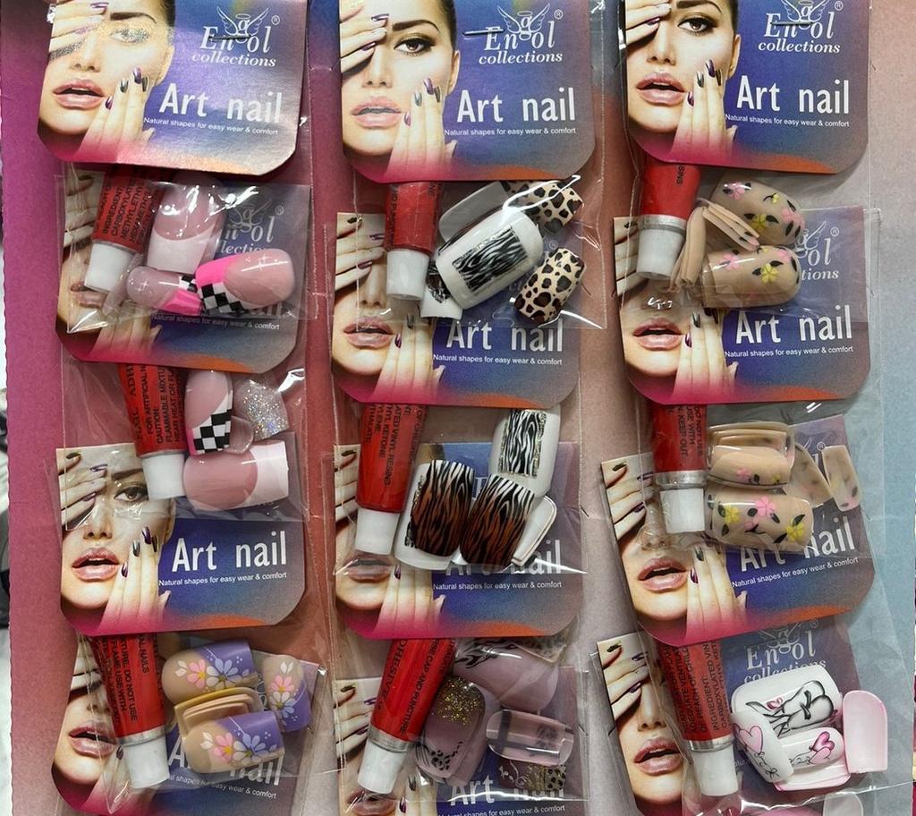 Uñas decoradas con Pega Engol